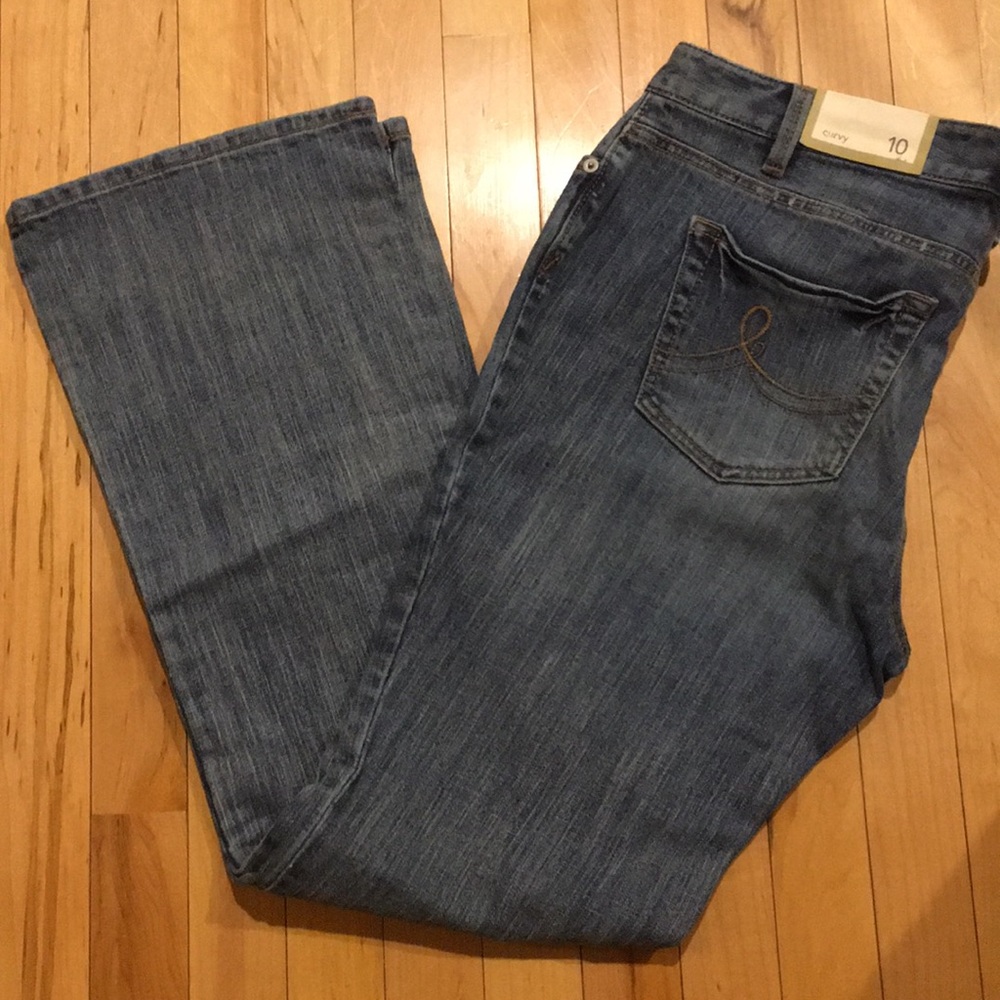 Ann Taylor LOFT Curvy denim jeans.  Size 10.  NWT.